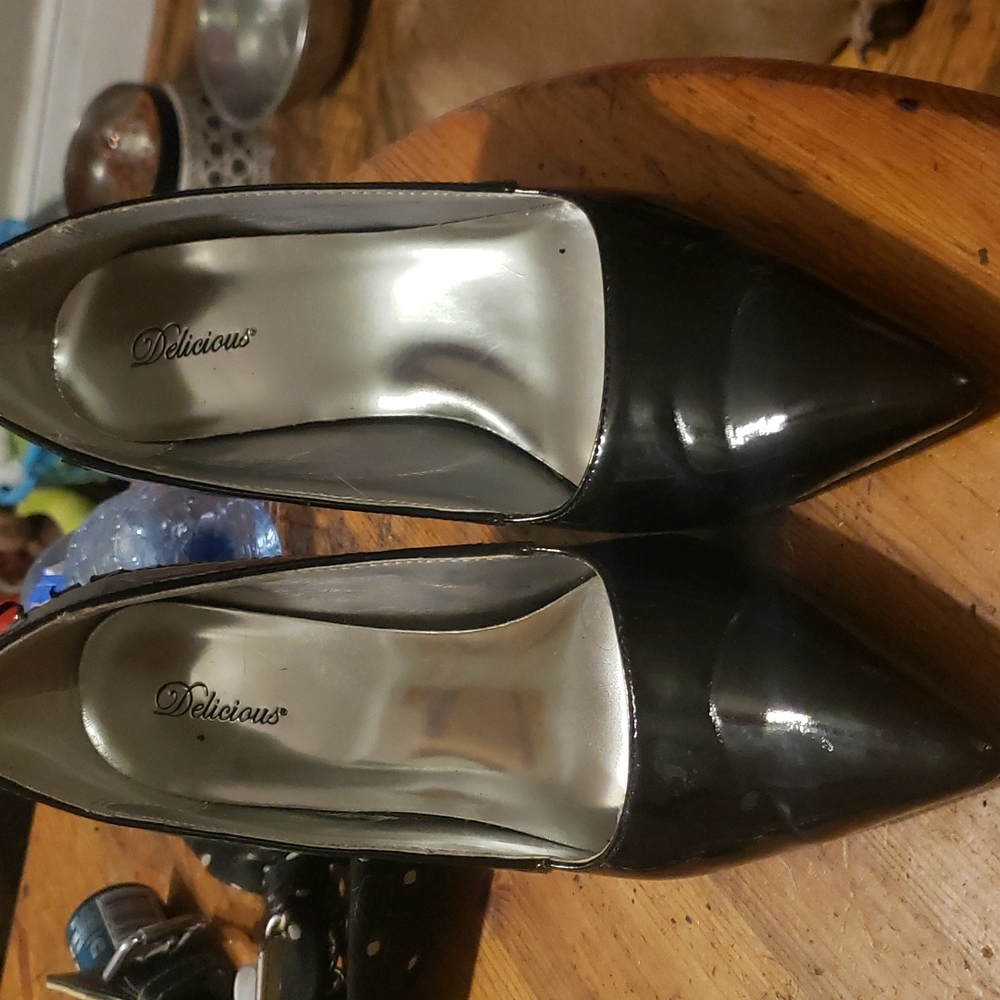 Delicious black high gloss 3-in heel